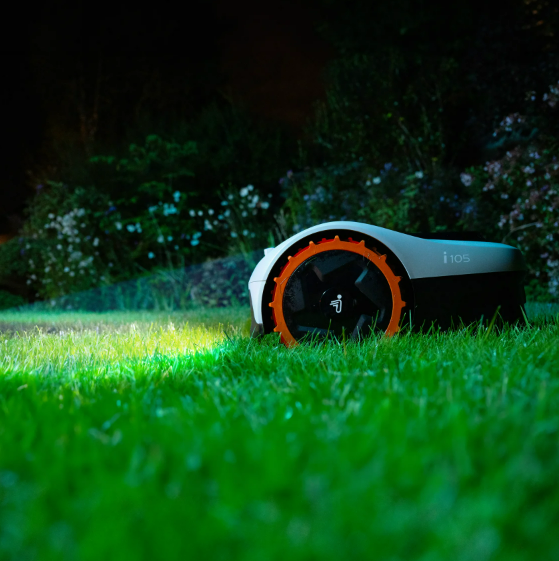Laden Sie das Bild in Galerie -Viewer, Segway Mähroboter Navimow ohne Begrenzungskabel i105E für Mähfläche 500 m² (Versand Ende KW 19 !!!)