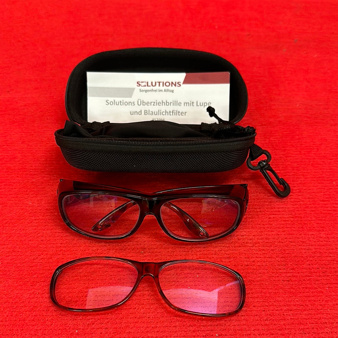 Überziehbrille mit Lupe und Blaulichtfilter – Die Mega Kiste