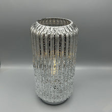 Lade das Bild in den Galerie-Viewer, STEFFEN SCHRAUT LED-Dekoleuchte Glas-Zylinder 5h-Timerfunktion Höhe 28cm, Ø 15cm

