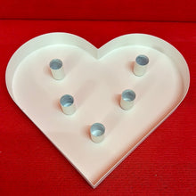 Lade das Bild in den Galerie-Viewer, Tablett Herz mit 5 Magnet-Stabkerzenhaltern
