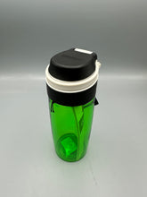 Lade das Bild in den Galerie-Viewer, Leifheit Tritan Bottle Flip 550 ml, 100 % dichte Sportflasche, mit einer Hand zu öffnen, leichte und bruchsichere Trinkflasche mit Filter für Fruchtaufguss, nachhaltige Wasserflasche, BPA-frei, blau
